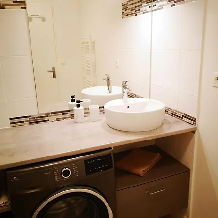 Apartment Zero Stress Bordeaux, T2 Calme, 2 Parkings, Wifi *
