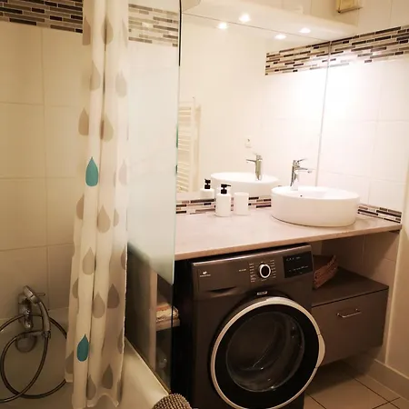 Apartment Zero Stress Bordeaux, T2 Calme, 2 Parkings, Wifi