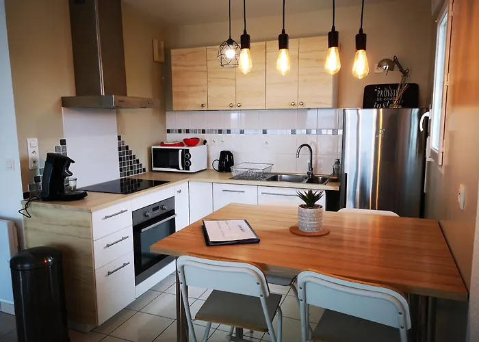 Zero Stress Bordeaux, T2 Calme, 2 Parkings, Wifi شقة *